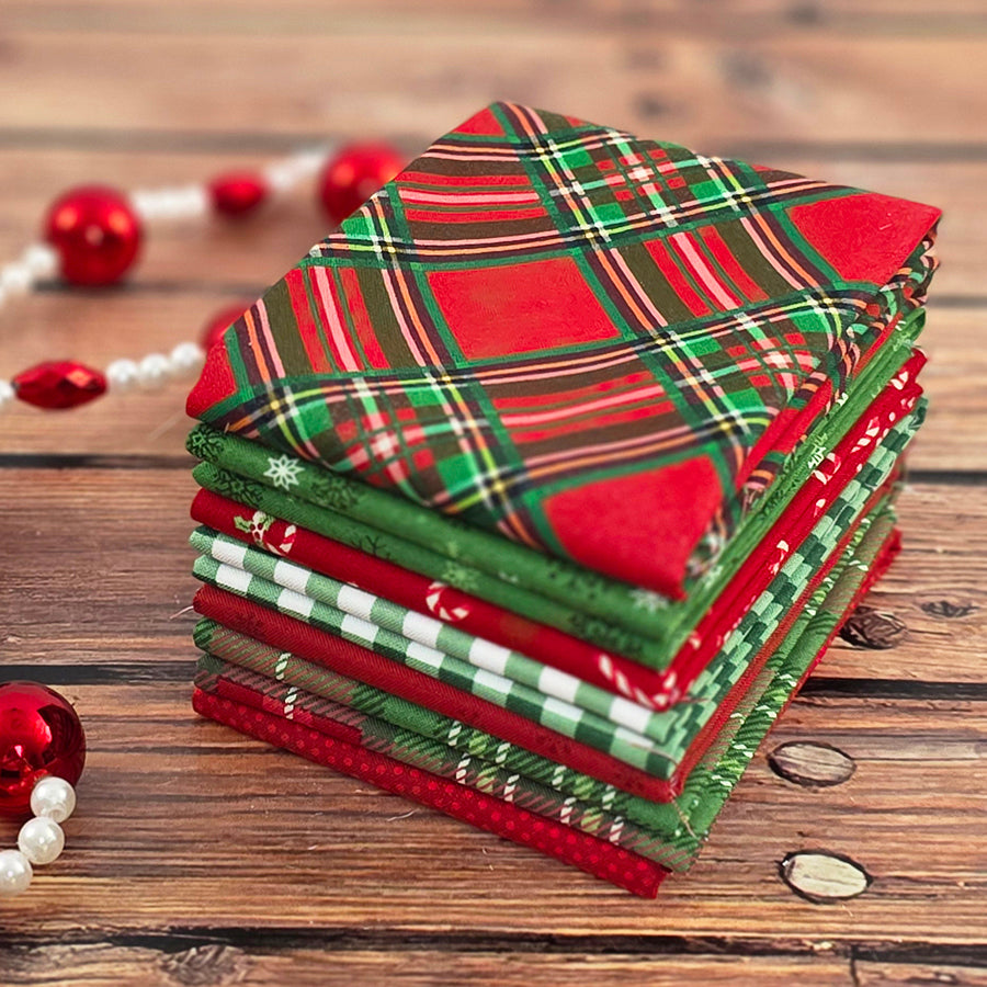 Christmas Cupboard – FWFS Exclusive 7 Piece Fat Quarter Bundle