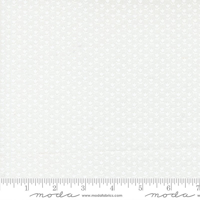 A Cat Named Stitch Small Tulips Cream White – Remnant 32″ × 44″