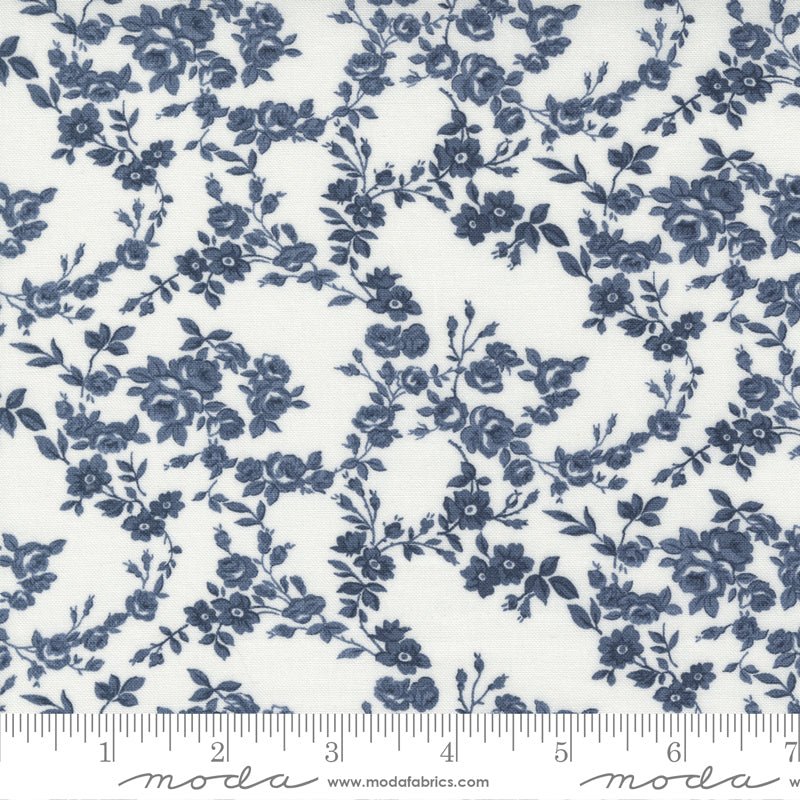 Nantucket Summer Surfside Florals Cream Navy – Remnant 27″ × 44″
