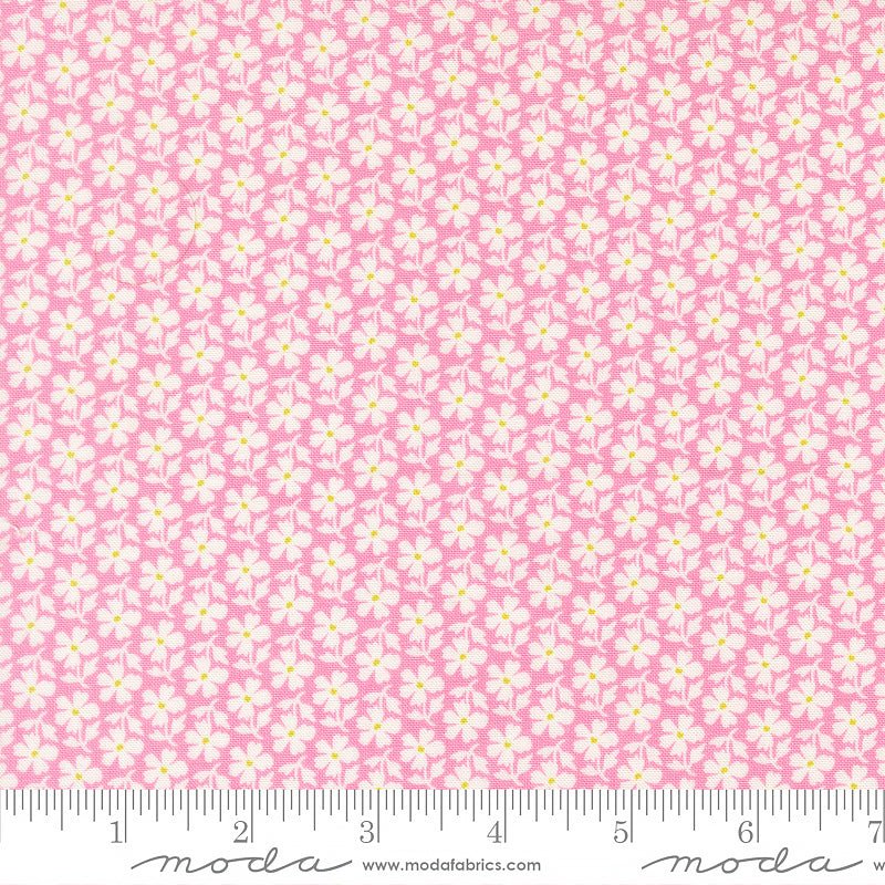 Summer's End Daisies Lilac - Moda from Fort Worth Fabric Studio