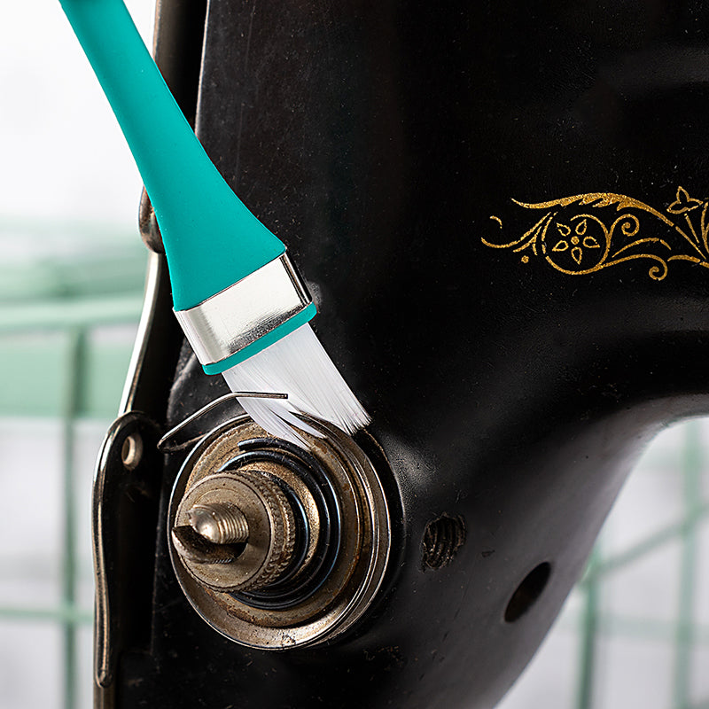 Teal Oh Sew Clean Brush and Cloth Set